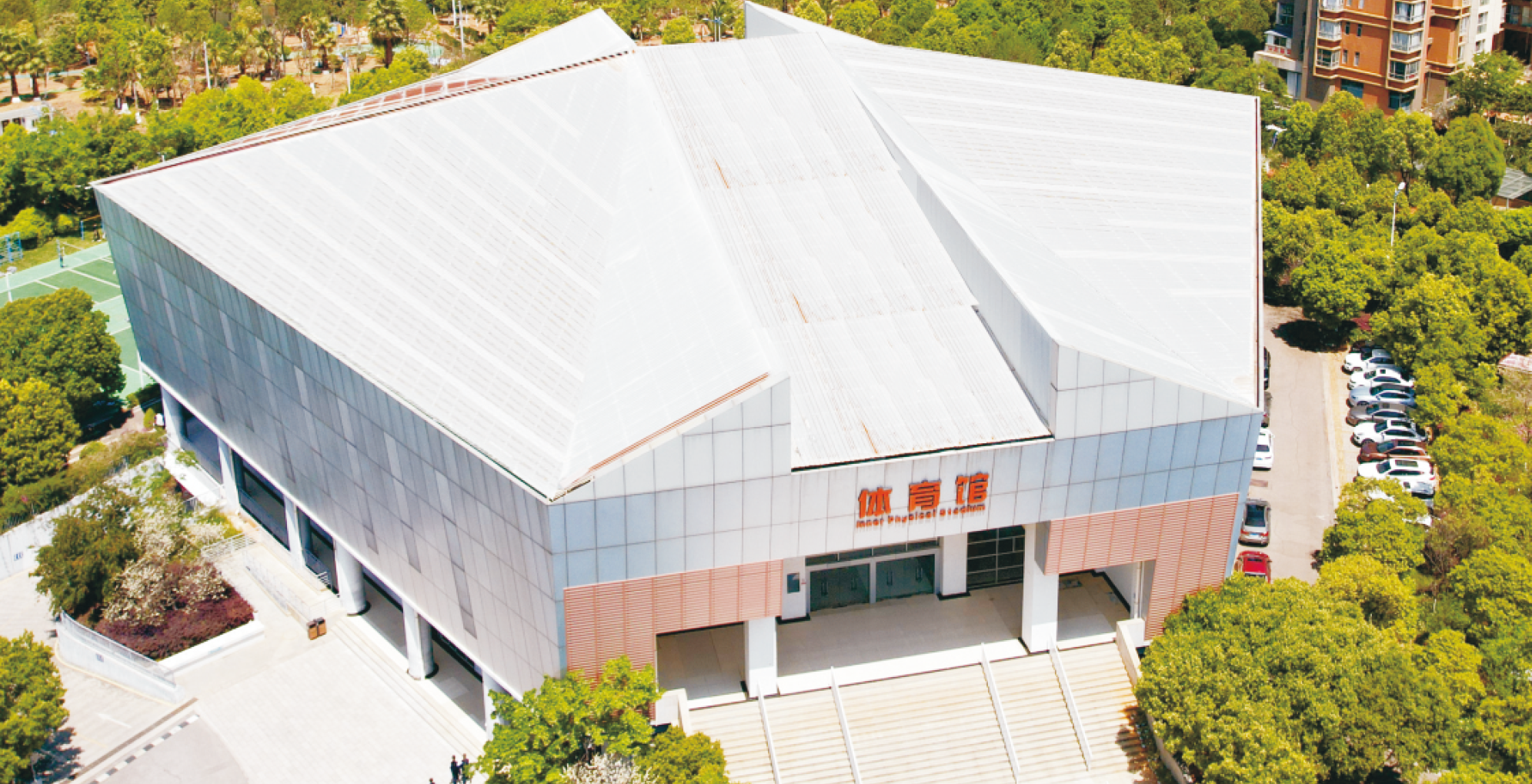 Kunshi Middle School Qiushi Campus Gymnasium and Tennis Court