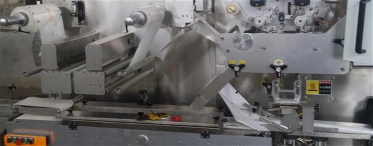 High speed wet tissue production line cheap price baby wet wipes folding machine HY-2800