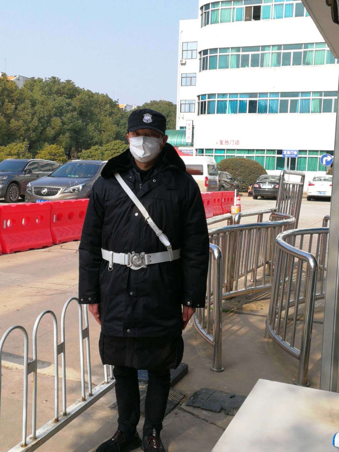 當(dāng)值保安警覺(jué)英勇抓取慣犯
