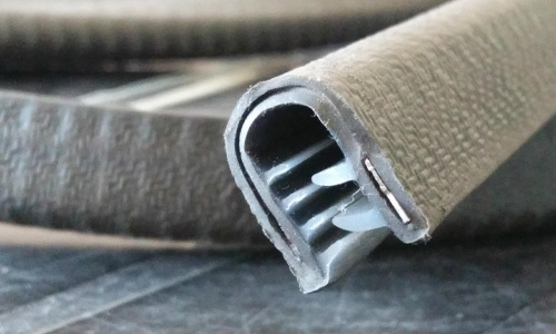 Cars are noisy. Can sealing strips or styrofoam improve the sound insulation effect?