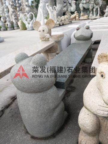 Big-eyed frog chair