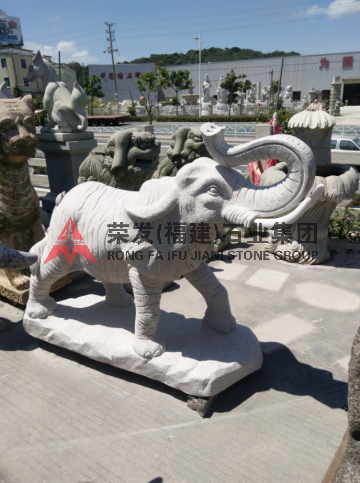 翘鼻吉祥象