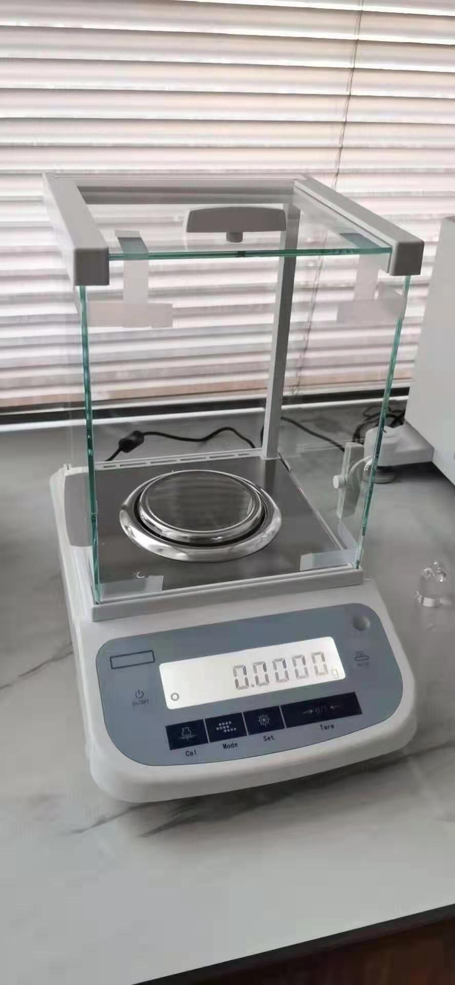 Electronic balance (one ten-thousandth)