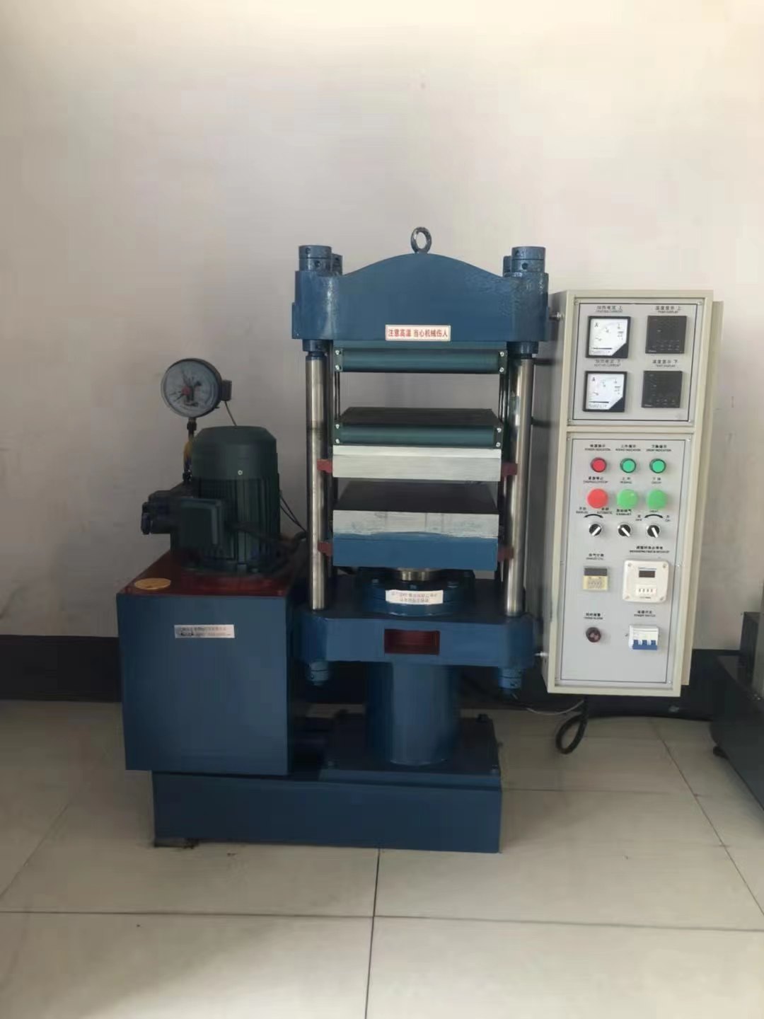 Flat vulcanizing machine
