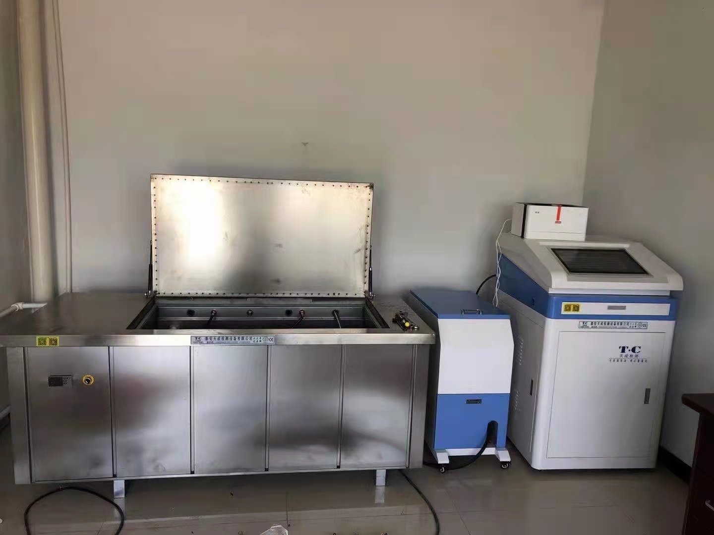 Hydrostatic testing machine
