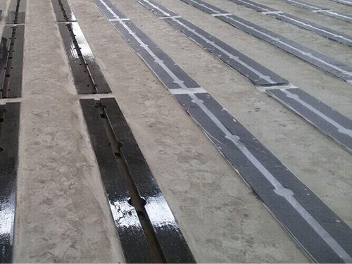 T-shaped groove ground rail