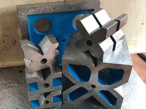Cast iron V-shaped frame