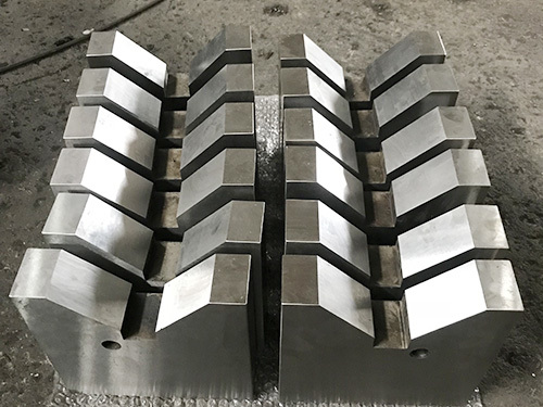 Single mouth V-shaped iron