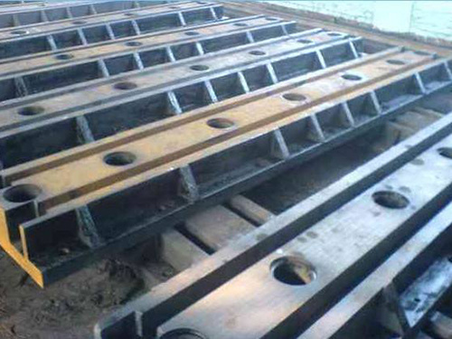 Double groove ground rail