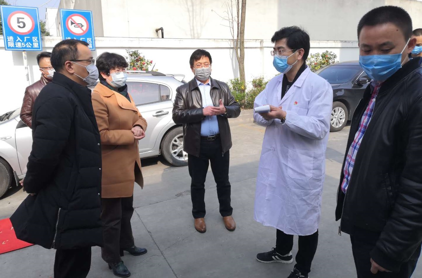 郫都区相关主管部门领导一行来我司检查疫情防控工作