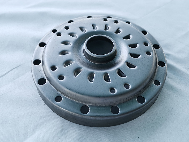 What are the placement methods of hardware parts in precision metal processing?