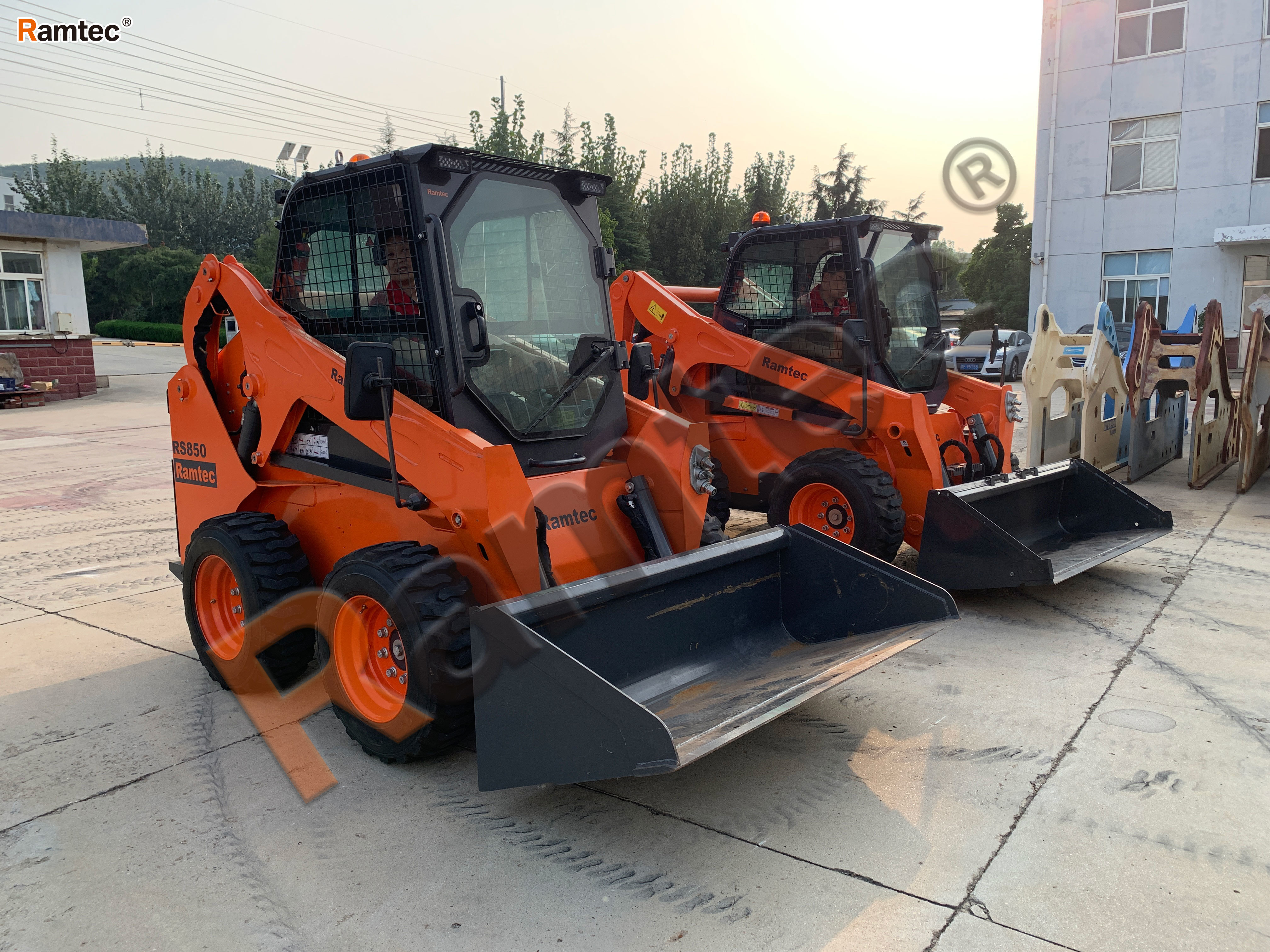 The most distinctive features of the skid-steer loader are its compact overall dimensions and ability to perform zero-radius turning.