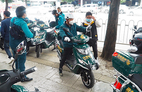 劲爆！小刀“中国邮政专车”正式发车！