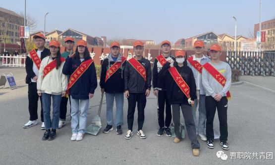 校团委组织开展“寸草心”主题系列活动