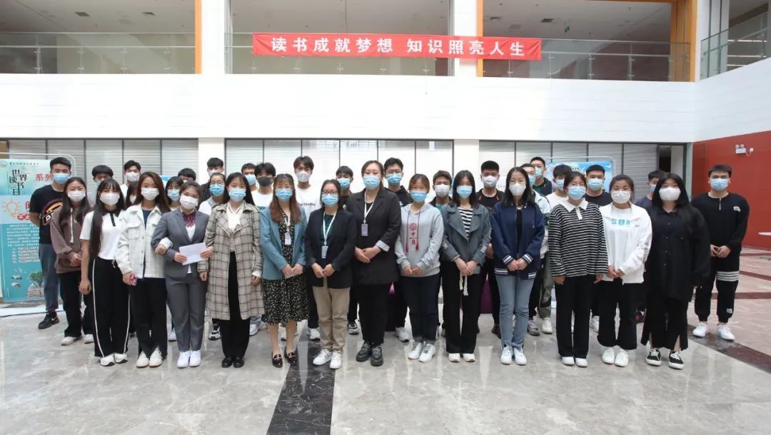 菁菁校园丨图书馆世界读书日系列活动之“奔跑吧同学”找书比赛完美收官