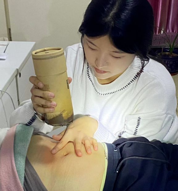 寒假带技返乡 用心服务乡邻  刮痧社团为家乡服务  体现曹职学子风采