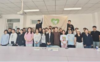 “泥土与火的对话：  非遗瓷器工艺的前世今生”  主题演讲活动丨唤本有中医社团义诊活动：  中医技术暖人心