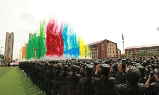 一场典礼 一份期许丨致2025级新生的相遇