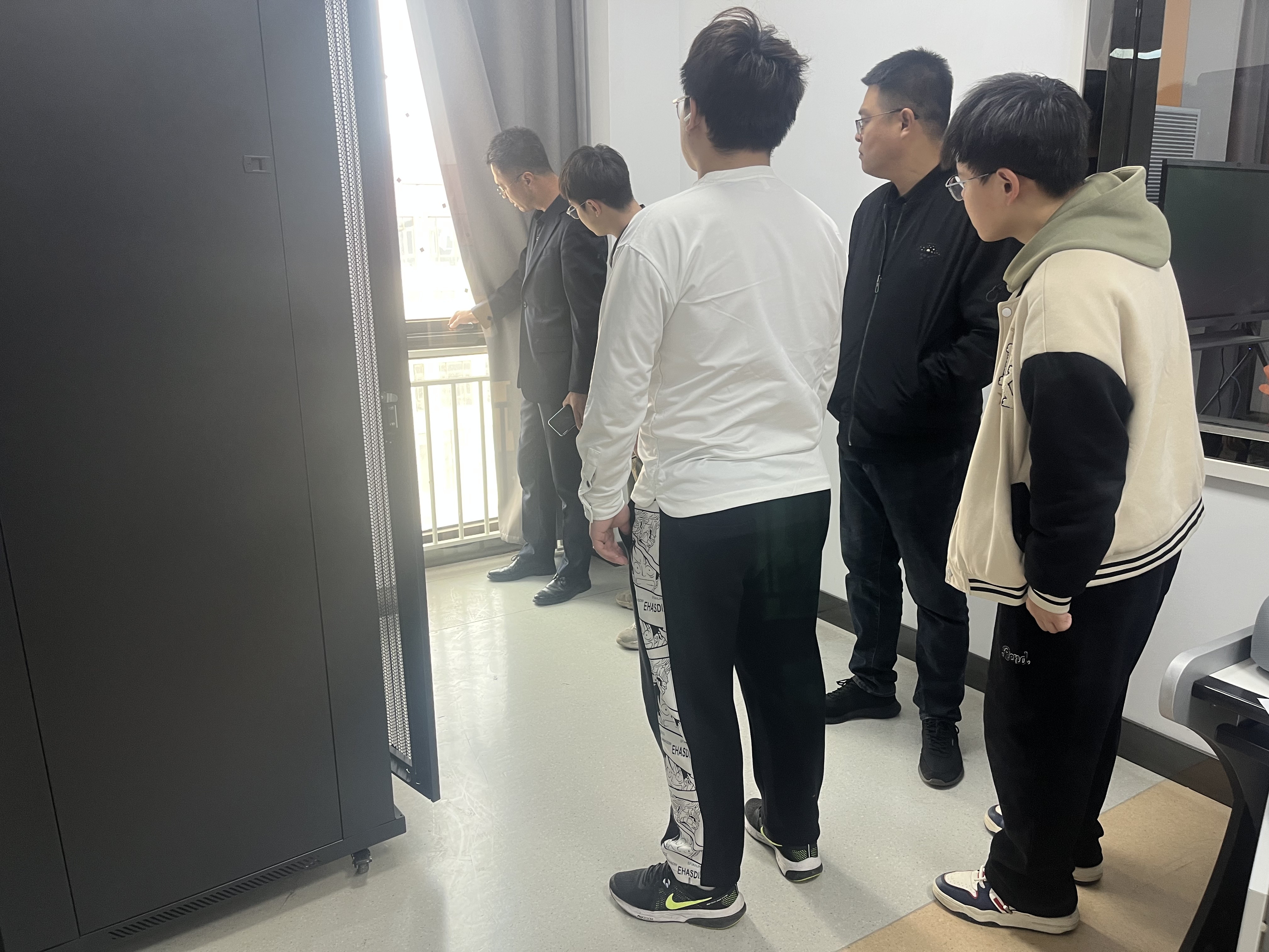 【工作动态】智慧校园中心开展针对极端天气的安全隐患排查