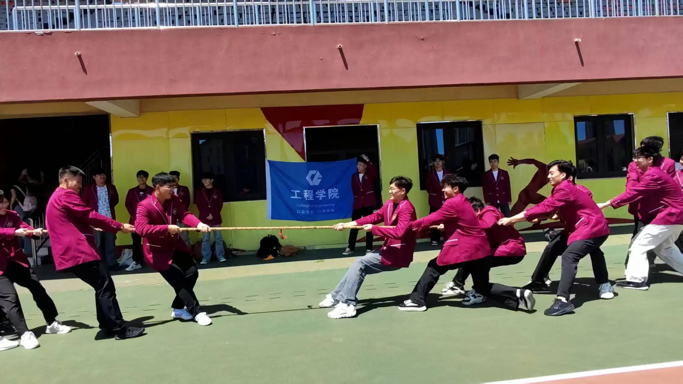 师生同乐共筑团结精神——工程学院拔河比赛圆满举行
