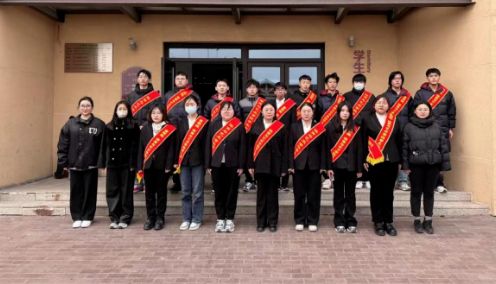 雷锋月志愿服务活动开启第一篇“清洁校园 共创文明”志愿服务活动