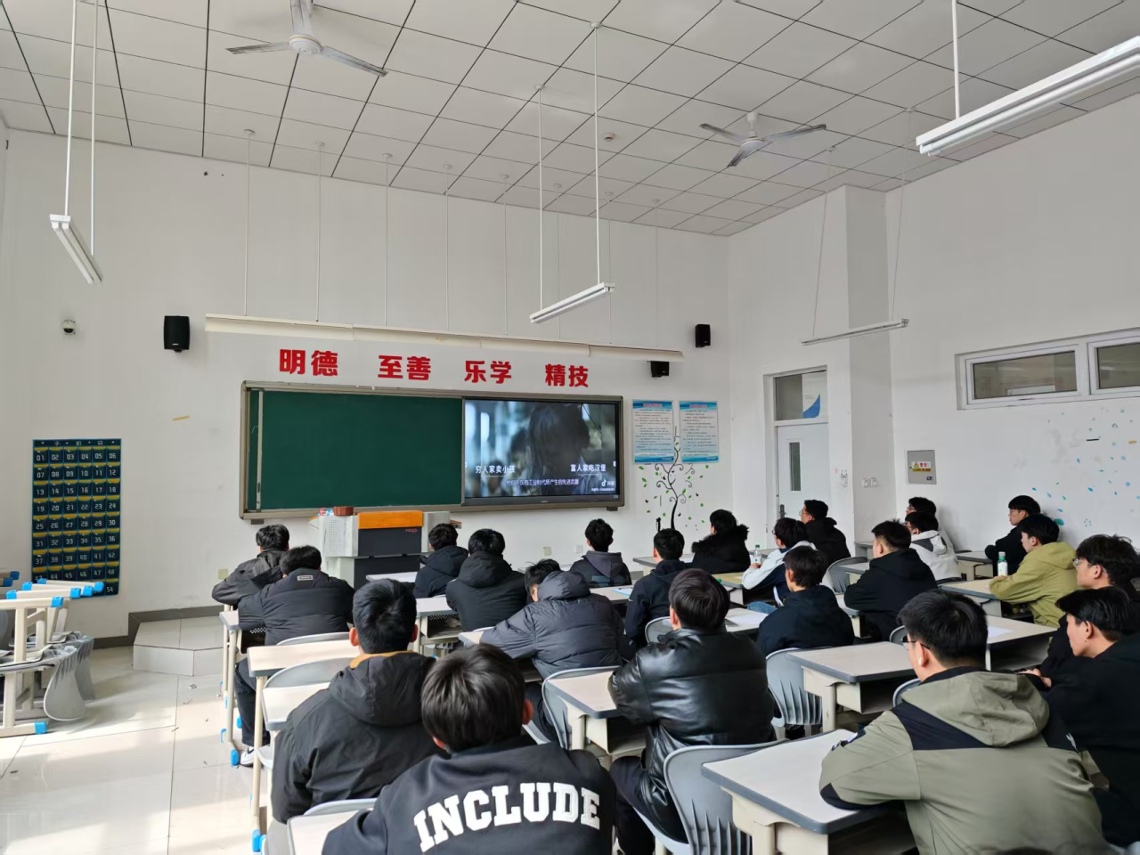 工程学院举行安全教育警示大会