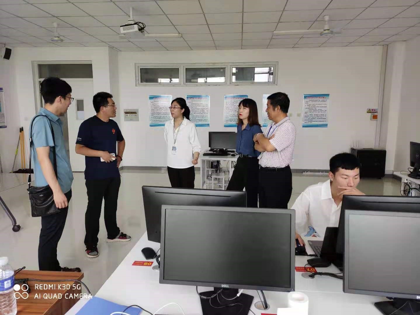 人社局领导来我校考察参观省赛项目的集训情况