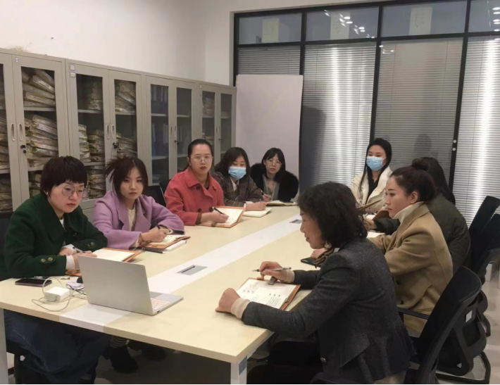 基础教学部党支部学习“两会”精神交流会