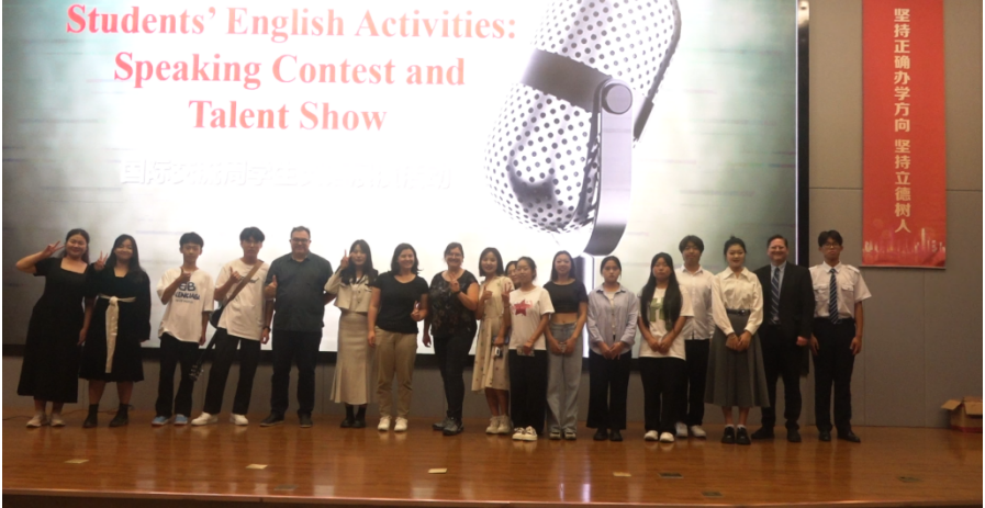 西三一大学来宾参加基础教学部英语活动展示