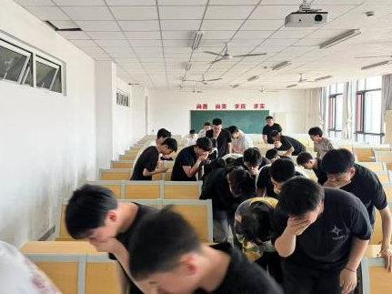 工程学院开展“生命至上，安全同行”主题教育活动