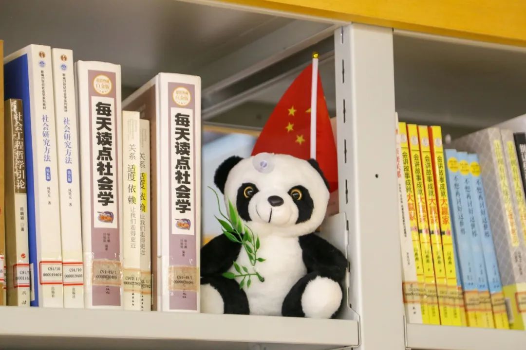 阅读新时代，喜迎二十大”丨曹职图书馆开展“书海寻宝”活动
