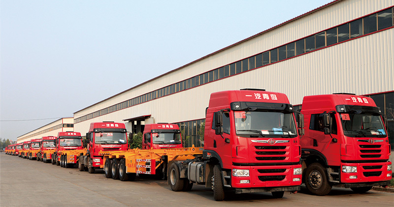 Special transport vehicles for container trucks. In the early development of container transportation, due to the relatively small load capacity and limited quantity of containers, ordinary cargo vehicles were often used for transportation.