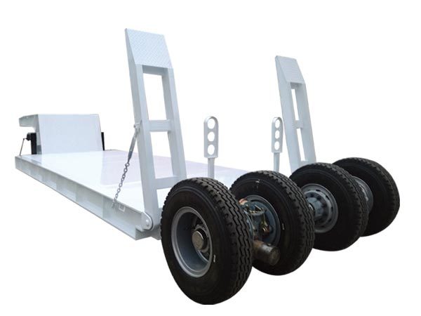 Detachable low flatbed transport vehicle