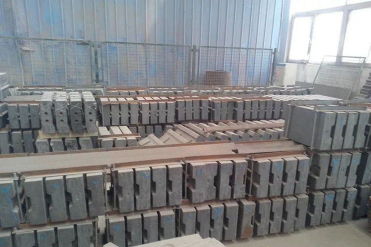 HIGH CHROMIUM CAST IRON HAMMER