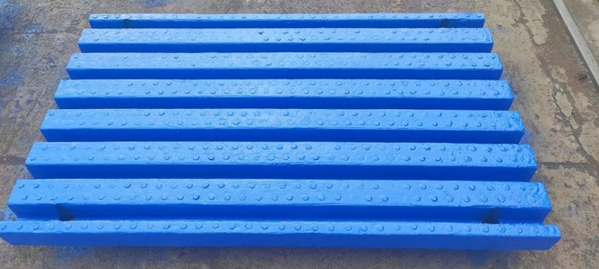 JAW PLANTS WITH TiC INSERTS