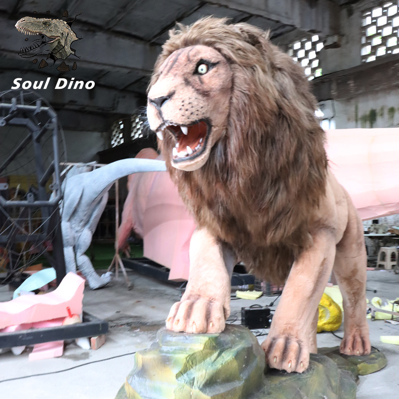 Attractive animatronic lion for park