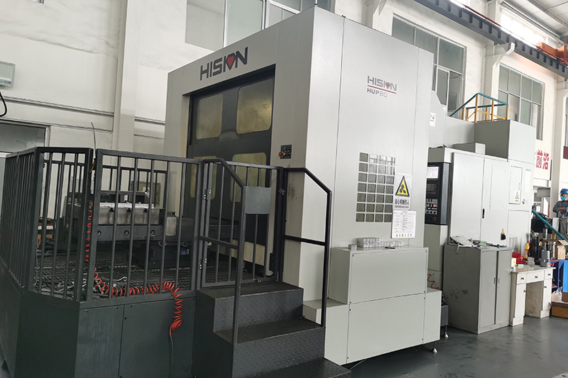 Horizontal machining center