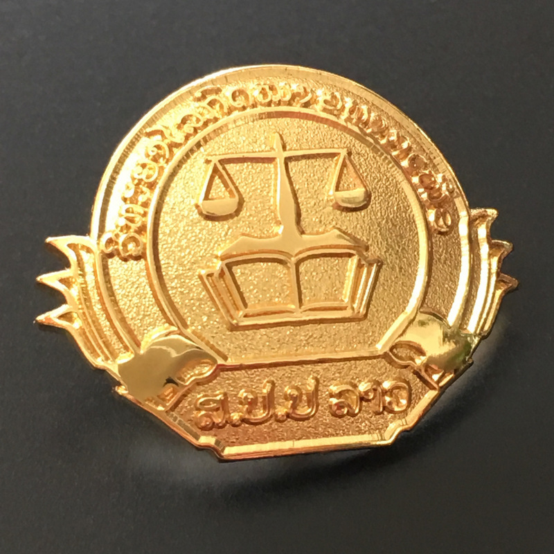 磨砂字母LOGO襟章