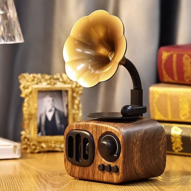 Retro trumpet-shaped speaker