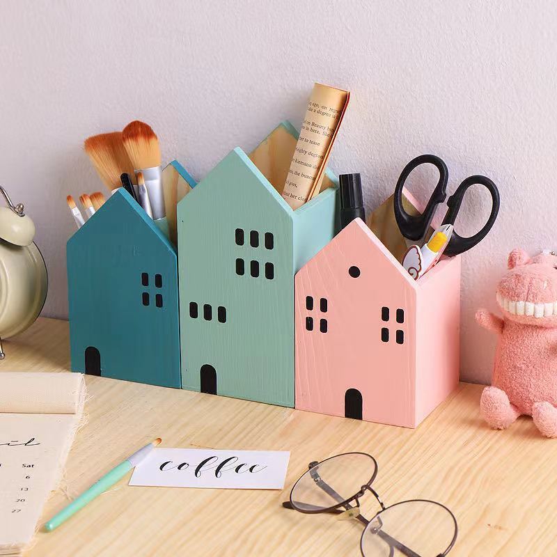 Wooden desktop pen holder