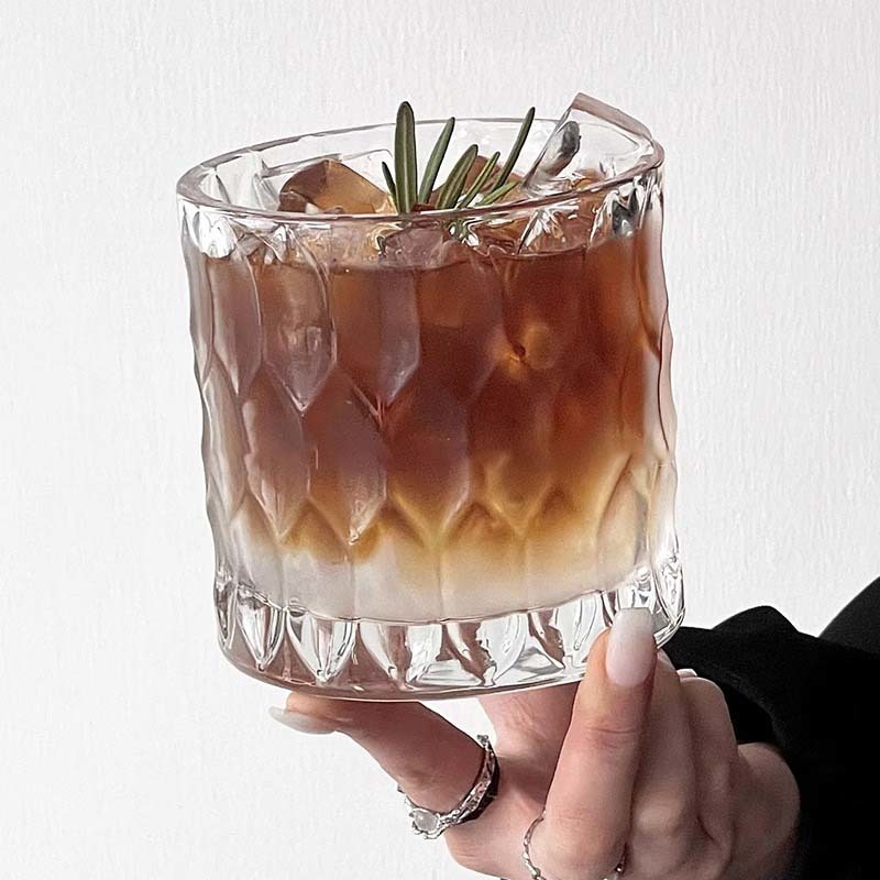 Large-capacity diamond-patterned glass cup