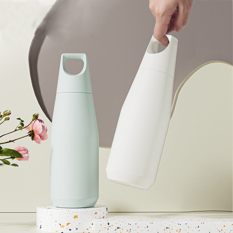Conical insulated cup with handle