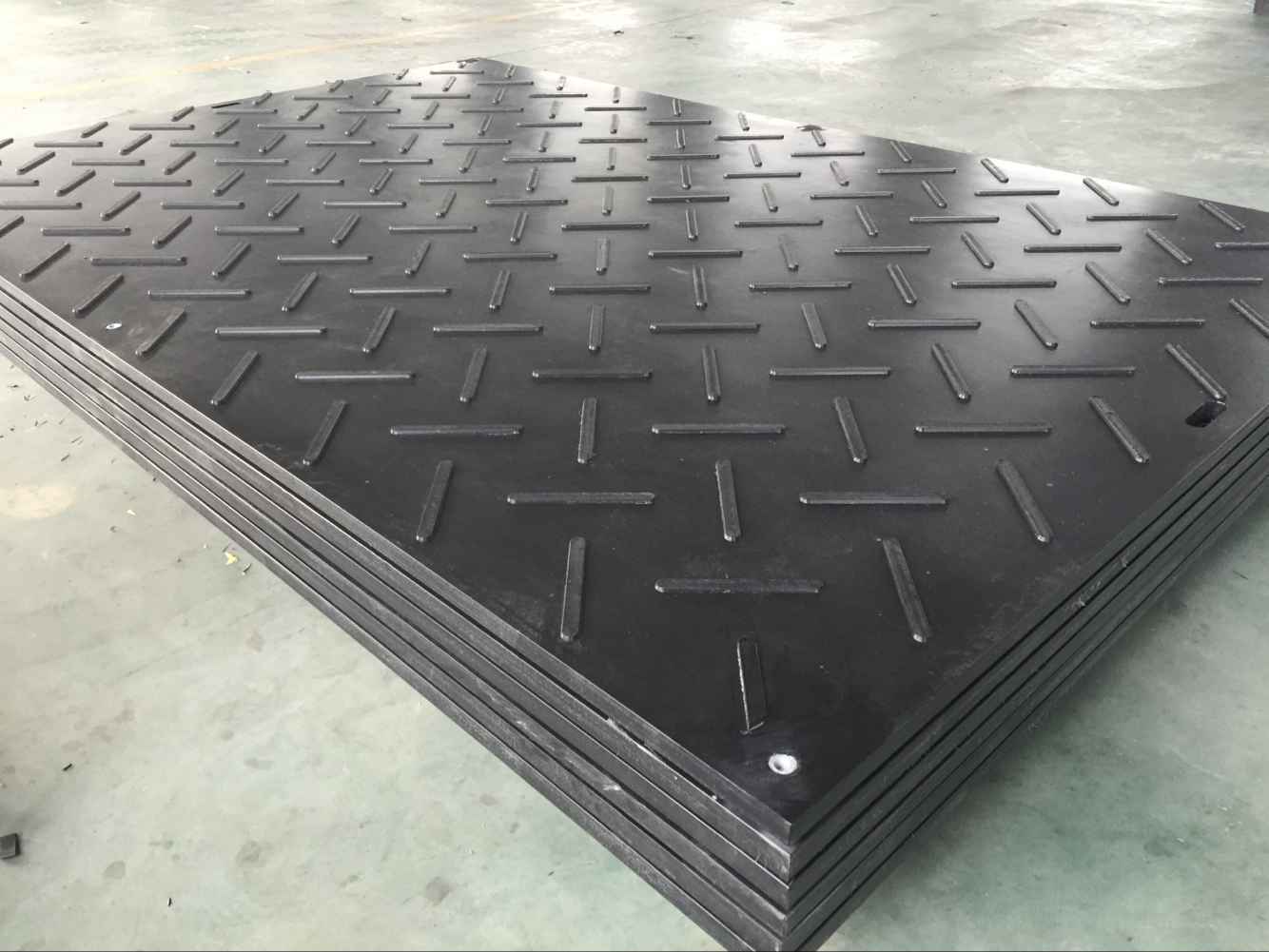 12.7mm-100mm Thick Heavy Equipment HDPE UHMWPE Temporary Road Mat 4X8 HDPE Ground Protection Track Mat