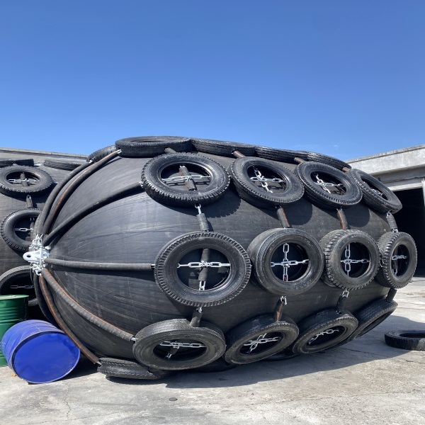 Pneumatic fender