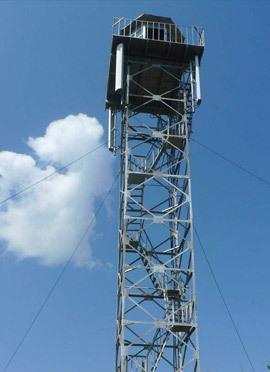 A simple explanation of a self-supporting guyed tower.