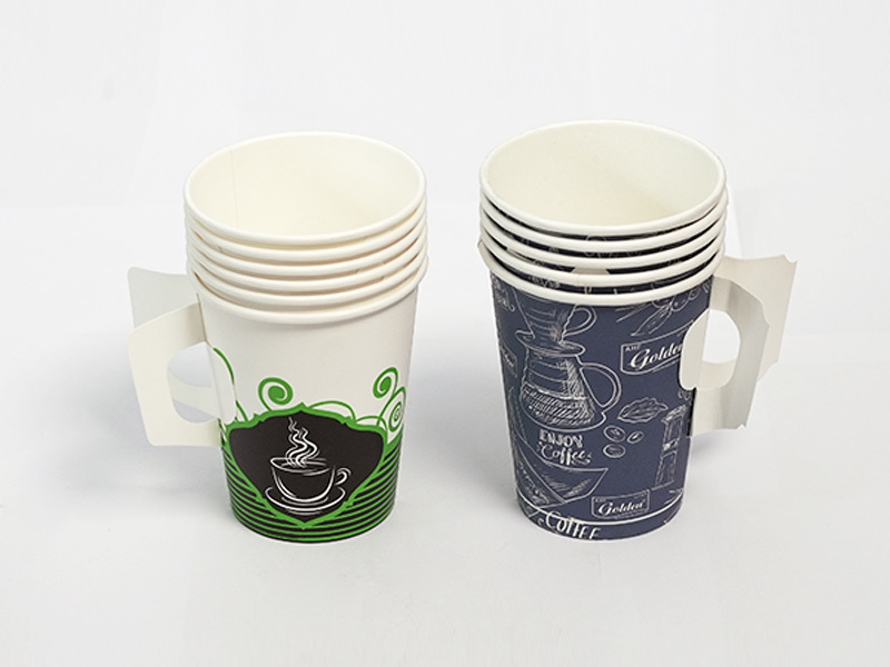 Paper cup with handle
