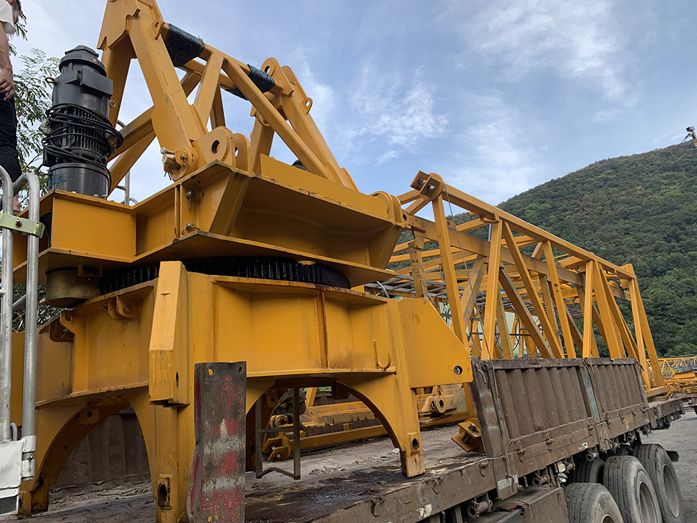 luffing crane L125-10