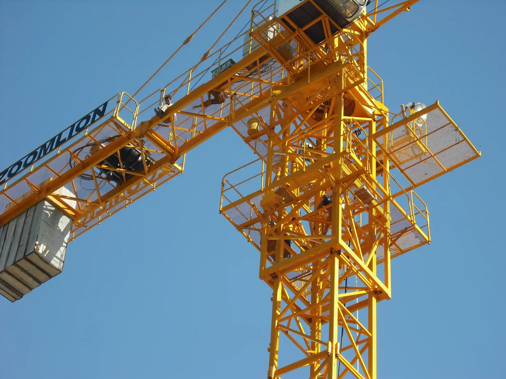 Working principle of shaft construction elevator