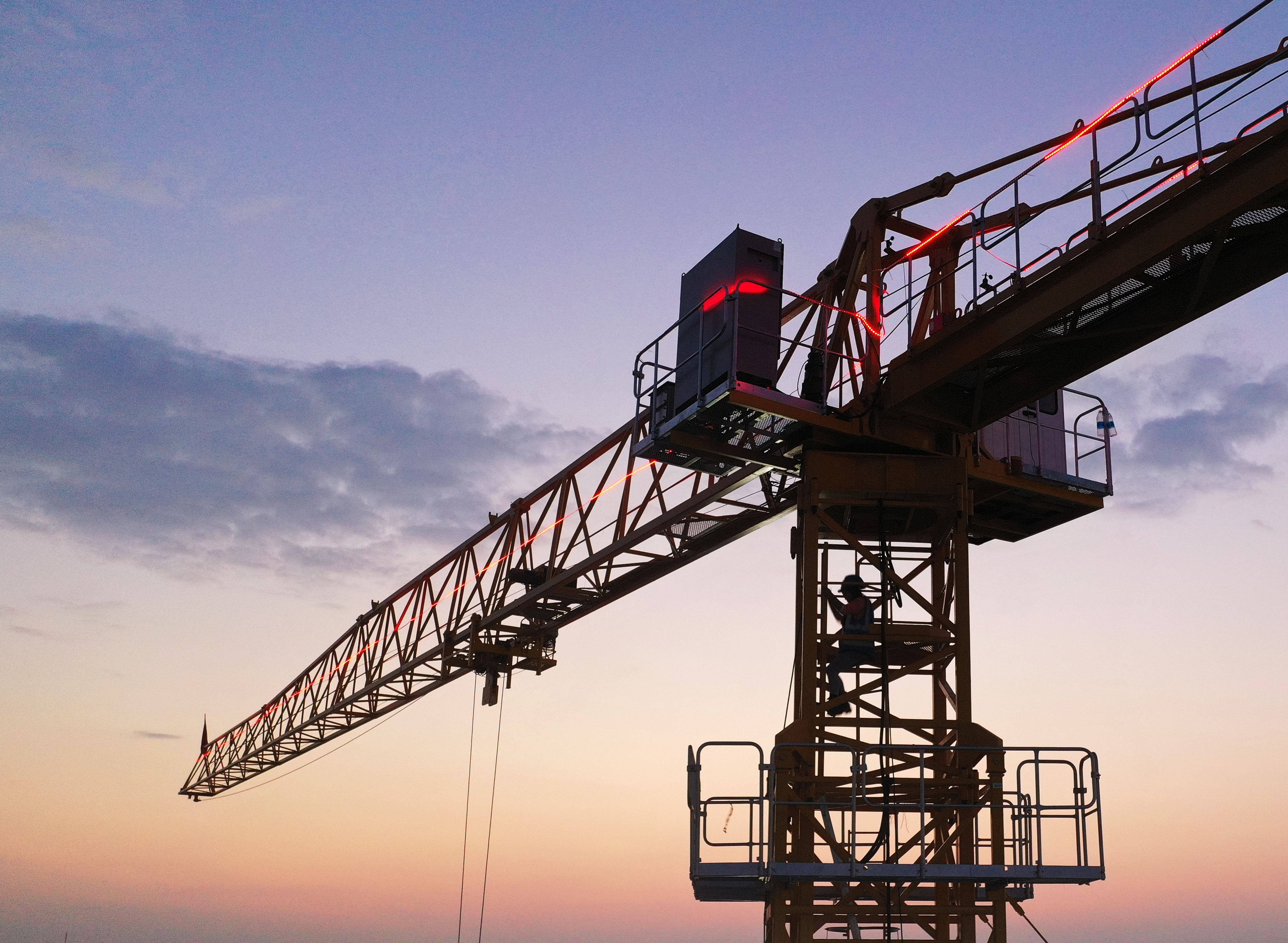 What are the safety devices for tower cranes