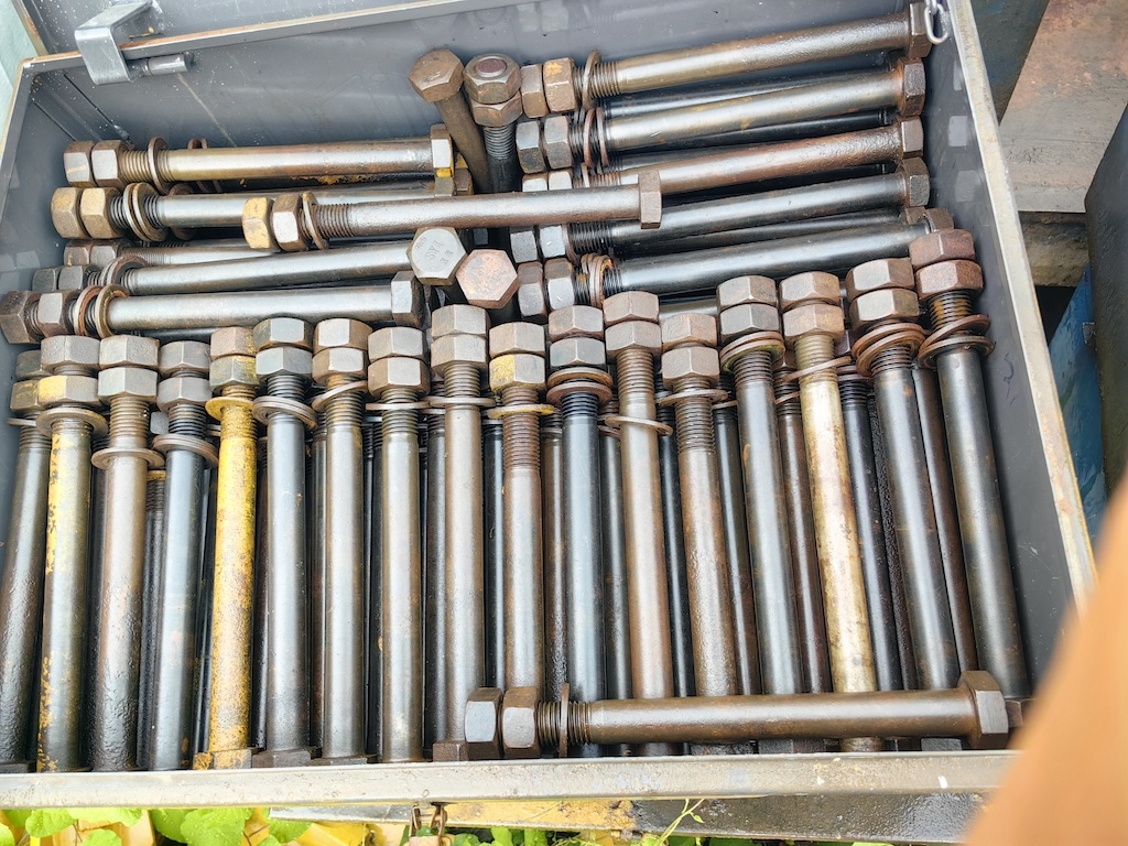 mast bolt